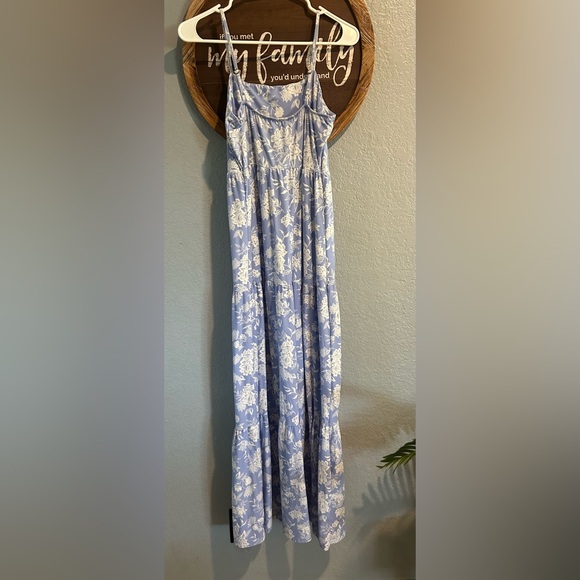 So Dresses Blue Floral Tiered Maxi Dress | Spaghetti Strap | Size Medium - Picture 5 of 7